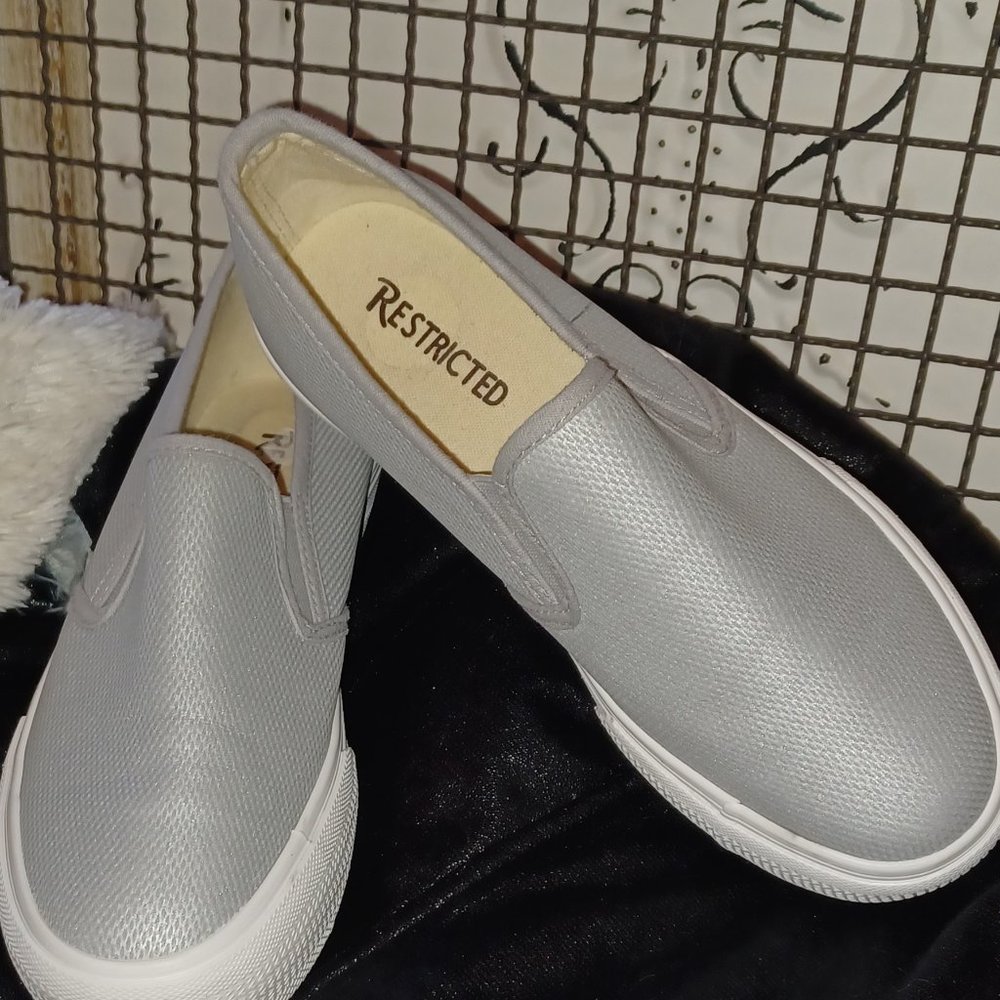 RESTRICTED WOMENS SNEAKERS